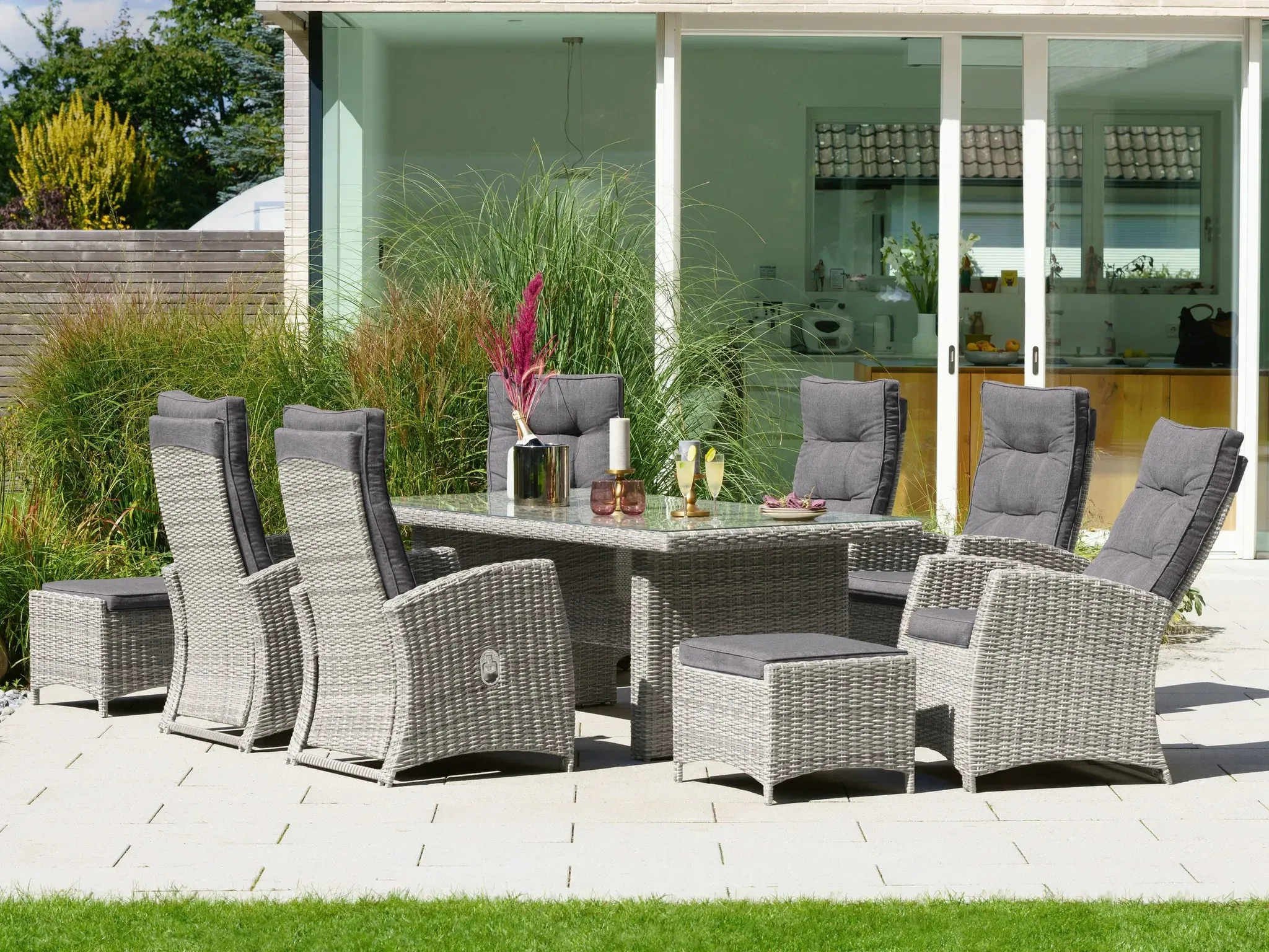 KONIFERA Garten-Essgruppe »Monaco«, (Set, 17 tlg., 6x Sessel, 2x Hocker, 1x Tisch 200x100x74cm, inkl. Auflagen), Polyrattan, Aluminium, Rückenlehne verstellbar KONIFERA grau