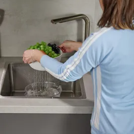 Relaxdays Sieb mit Schüssel, Kunststoff, Obst & Gemüse waschen, Nudeln abgießen, Rührschüssel, Griffe, transparent/weiß