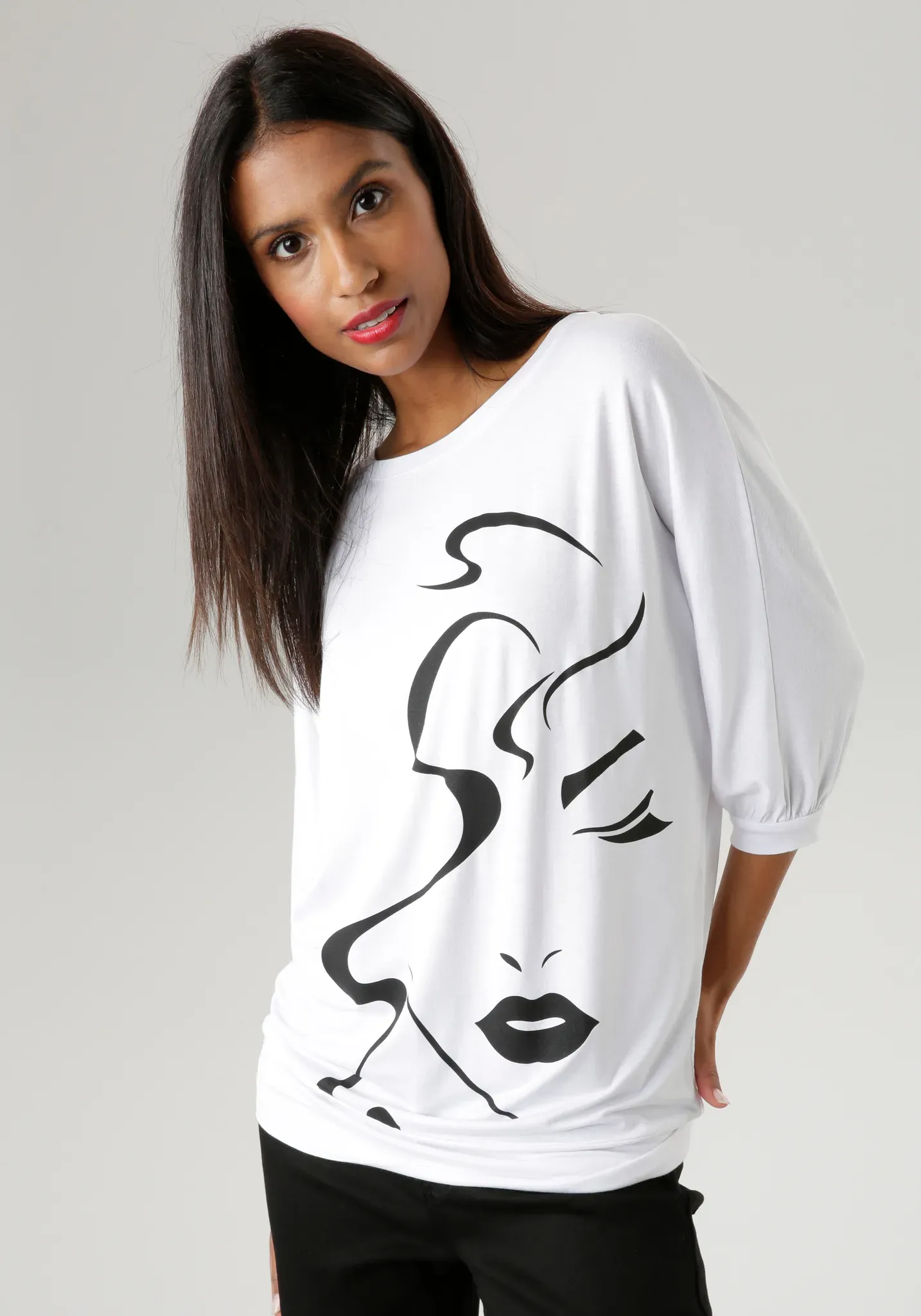 Fledermausshirt ANISTON SELECTED, Damen, Gr. 46, schwarz-weiß (weiß, schwarz), Single Jersey, Obermaterial: 95% Viskose, 5% Elasthan, bedruckt, lässig geschnitten hüftbedeckend, Rundhals, Fledermausärmel Bündchen, Shirts Fledermausshirt, mit abstraktem Gesichtsdruck