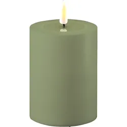 Deluxe Homeart LED Real Flame Outdoor Stumpenkerze staubig grün, Ø7,5 x H10cm, staubig grün