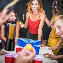 Relaxdays Biersäule mit Zapfhahn, 2,5 l, Getränkespender mit Kühlung, Biertower Garten, Zapfsäule, transparent/schwarz