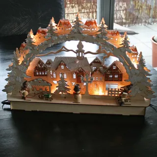 3D LED Holz-Leuchter Schwibbogen Lichterbogen "Stadt mit Winterkindern" Holz