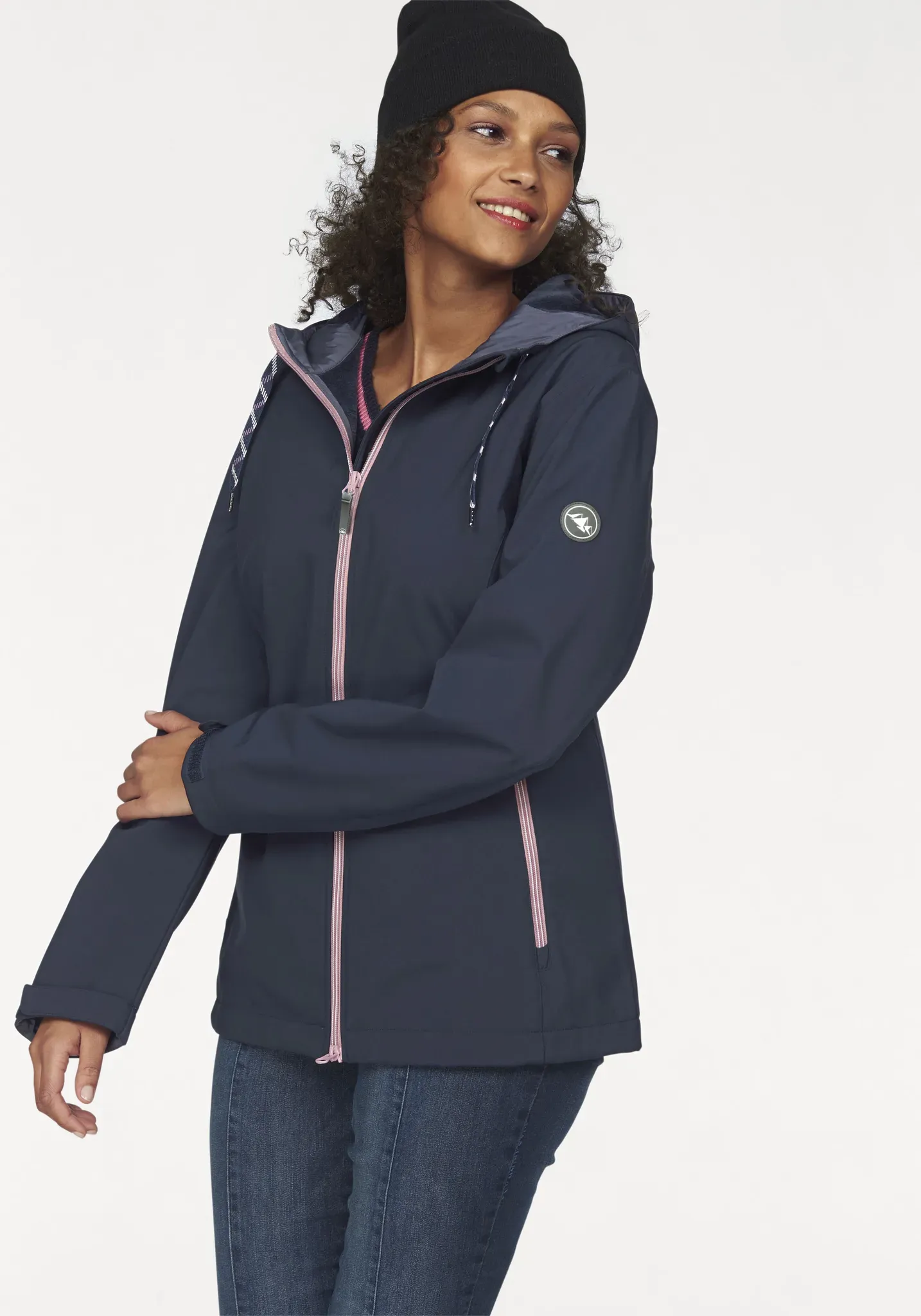 Softshelljacke POLARINO, Damen, Gr. 52, blau (marine), Softshell, Obermaterial: 94% Polyester, 6% Elasthan. Futter: 100% Polyester. Innenseite: 100% Polyester, kontrastfarbene Details, unifarben mit Farbeinsatz, hüftlang, mit verstellbarem Klettverschluss, Jacken Softshelljacke, für den Übergang, aus Softshell, wasserabweisend, winddicht