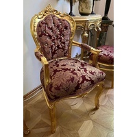 Casa Padrino Barock Esszimmer Stuhl mit Armlehnen und Glitzersteinen Bordeauxrot Muster / Gold - Handgefertigter Antik Stil Stuhl - Esszimmer Möbel im Barockstil - Barock Möbel