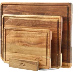 Oleio Maestro Schneidebrett 3er Set aus Akazie - 40x30 / 33x24 / 26x18cm - 2cm dicke Holzbretter mit Saftrille und Brettständer - Hochwertiges Design Schneidebrett Set - Langlebig und stilvoll