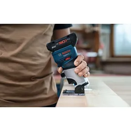 Bosch GKF 18V-8 Akku-Kantenfräse mit Spannzange, Parallelanschlag, 2x Saugadapter, Spanschutz