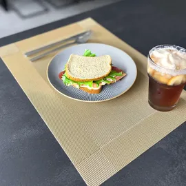 Intirilife Platzset Gold Kunststoff, 30x0.16x45 cm Wohntextilien, Tischwäsche, Tischsets