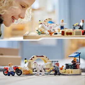 LEGO Jurassic World  Atrociraptor: Motorradverfolgungsjagd 76945