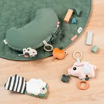 Done by Deer Tiny Farm Tummy Time Aktivitätsspielzeug Grün