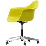 Vitra - Eames Plastic Armchair PACC RE, poliert / senf, weiche Rollen (Hartboden)
