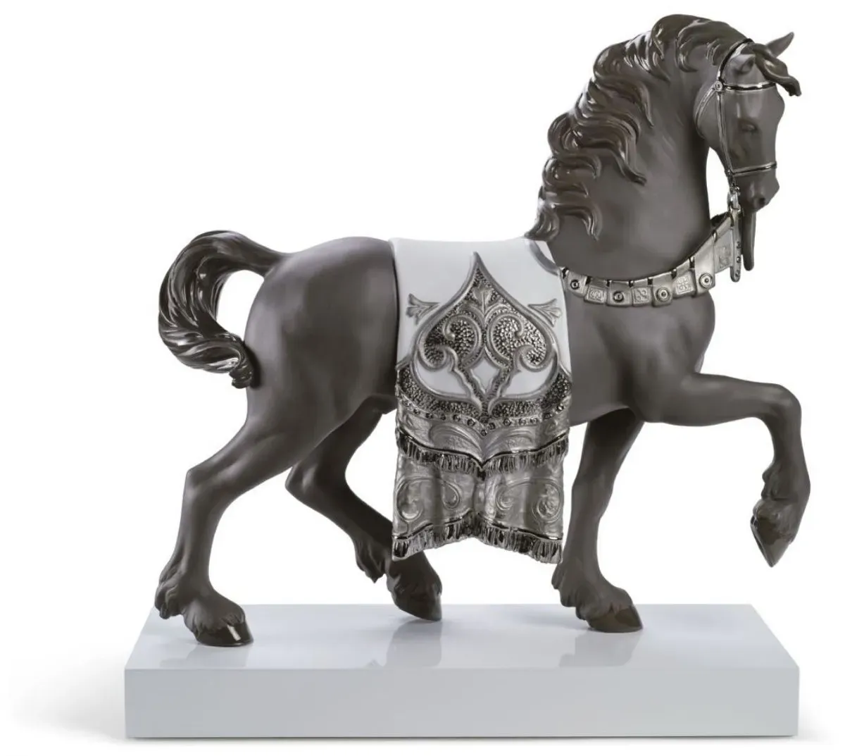 Casa Padrino Luxus Porzellan Königliches Ross Grau / Silber 40 x H. 42 cm - Handgefertigtes Luxus Deko Pferd