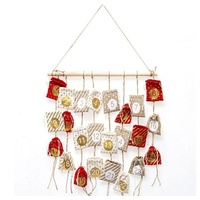 Home-trends24.de Adventskranz Adventskalender Hängend Weihnachtsdeko zum Befüllen Rot Beige Gold