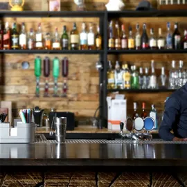 Relaxdays Flaschenhalter Wand, Schwarz,Silber