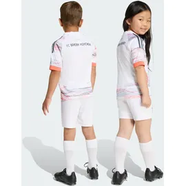 adidas FC Bayern München Mini-Auswärtsausrüstung 25/26 weiß Kinder Gr. 92