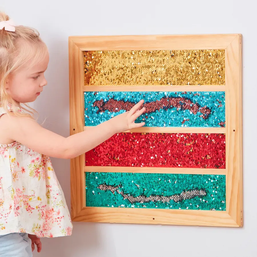 Pailletten Wandboard Streifen Sensorisches Lernspielzeug 50x50x1,5 cm Holz, mehrfarbig - TTS - Fördert Tastsinn und Motorik