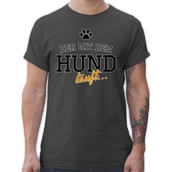 Shirtracer T-Shirt »Der mit dem Hund läuft - Geschenk für Hundebesitzer - Herren Premium T-Shirt« t shirt hund - tshirt hundebesitzer männer - geschenke für liebe grau XXL