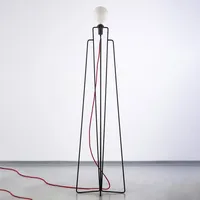Grupa Model M1 LED-Stehleuchte schwarz, Kabel rot