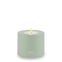 Qult Farluce Trend • Farbe Wüstensalbei • ∅10cm Höhe 8 cm • Teelichthalter in Kerzenform • Kunststoffkerze in Kerzenoptik • Mit Teelichteinsatz • inkl. 1 TLM16 Maxilight Teelicht (für ∅10&12cm)