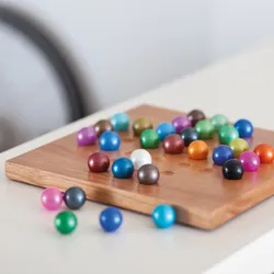REMEMBER Solitär - Brettspiel, 32 Spielkugeln - ab 5 Jahren - hochwertiges Brettspiel