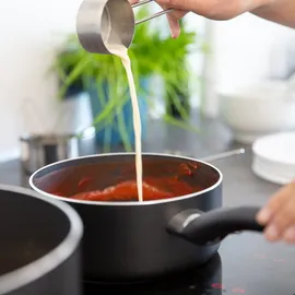 Relaxdays Messbecher und Messlöffel Set, 8-teilig, Edelstahl, US-Größen & ml-Angaben, Portionierlöffel mit Griff, Silber