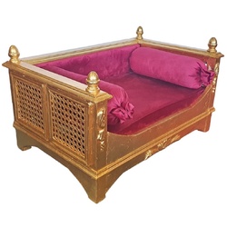 Casa Padrino Barock Hundebett Bordeauxrot / Gold - Prunkvolles Antik Stil Hundebett - Handgefertigte Hunde Möbel im Barockstil - Antik Stil Tiermöbel - Barock Tiermöbel