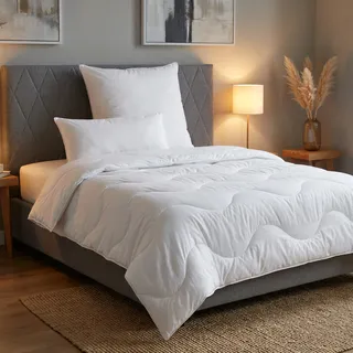 John Cotton Microfaserbettdecke Emilia, Bettdecke 135x200 cm, 155x220 cm, 200x220 & 240x220 cm, Füllung: Polyester, Bezug: Microfaser-Feinbatist, Bettdecken, Sommer, Winter; allergiker geeignet (Hausstauballergiker) weiß 135 cm x 200 cm