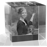 VIP-LASER 2D Gravur Glas Kristall Würfel mit dem Foto Deiner Freundin. Dein Wunschfoto für die Ewigkeit Mitten in Glas! Groesse XL = 60x60x60mm