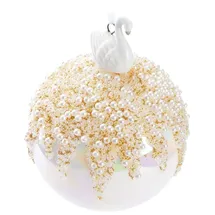 Brubaker Premium Weihnachtskugel Perle mit Schwan Porzellan Figur - 10 cm Baumkugel aus Glas - Hergestellt in Handarbeit - Christbaumschmuck Weihnachtsdeko Christbaumkugel - Weiß Bunt