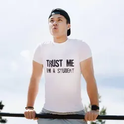 T-Shirt für Studenten "Trust me, I ́m a student"