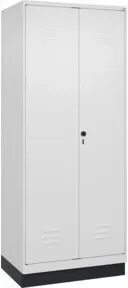 C+P Wäsche-Spind Classic PLUS, Sockel, 2 Abteile, 1950x800x500mm, 9016/9016 Verschluss Sicherheits-Drehriegel Trennwand mittig