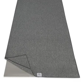 Gaiam Yoga-Handtuch – Mattengröße, rutschfest, feuchtigkeitsableitend, schweißabsorbierend, Mikrofaser, Hot-Yoga-Handtuch für Damen und Herren | Stay-Put-Ecktaschen (177,8 cm lang x 66 cm breit), grau