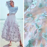 130 cm Breite 3D Schmetterling Blumen Blume bestickt Tüll Spitze Stoff Mesh Spitzenstoff von The Yard für DIY handgefertigte Kleidung Hochzeitskleid Heimdekoration (2,7 m, Hellblau)