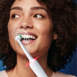 Oral-B Pro 3 3900 weiß + 2. Handstück black + Aufsteckbürste