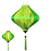 Asiatischer Lampion aus Seide, grün, T Ø 35 cm – Traditionelle Hoian-Laterne aus Stoff, Bambus und Holz, handgefertigt – Handwerk und Dekoration aus Vietnam (T20-V)