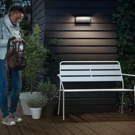 Philips myGarden LED-Außen-Wandleuchte mit Bewegungsmelder Bustan