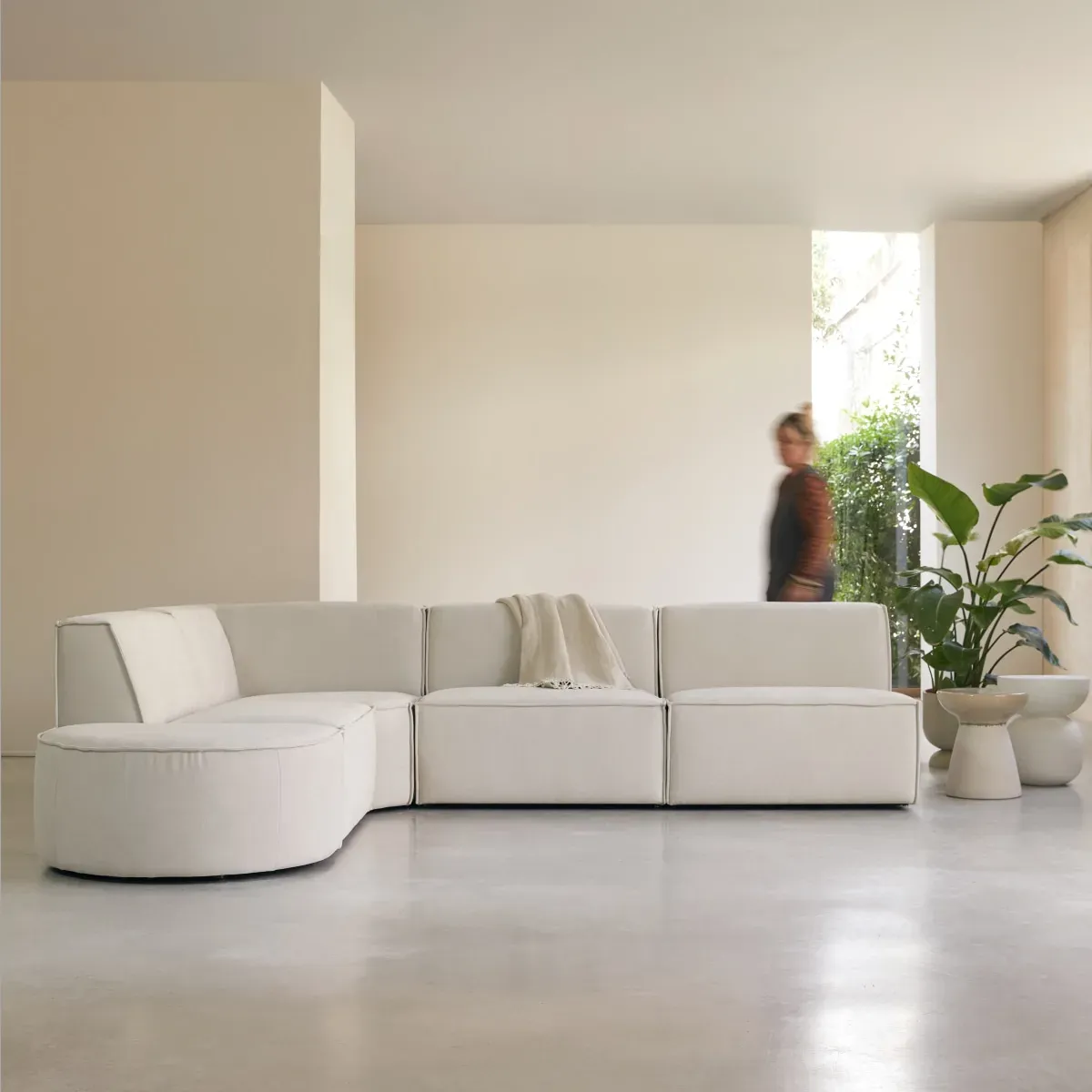 Modul-Ecksofa Dario aus beigefarbenem Stoff, 5–6 Sitzplätze