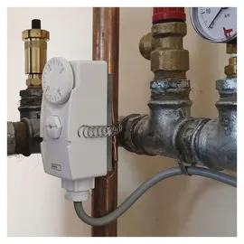 EMOS Anlegethermostat mit Drehknopf und Schraubenfeder analoger Rohranlegethermostat für Heizung und Kühlung Einstellbereich 0°C bis 90°C 3,8 x 5,4 x 10,5 cm