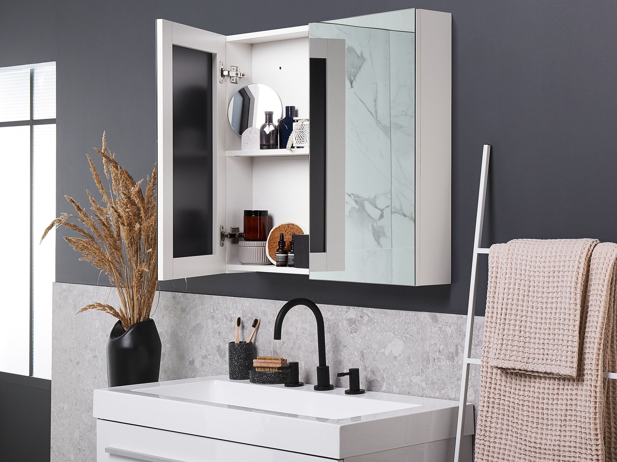 Bad Spiegelschrank weiß / silber 80 x 70 cm NAVARRA