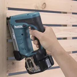 Makita Akku-Tacker DST221RTJ