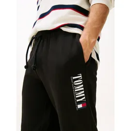 Tommy Hilfiger Tommy Jeans Sweathose TJM SLIM RWB DNA GRAPHIC PANT mit elastischem Bund, großer Logoprint schwarz M