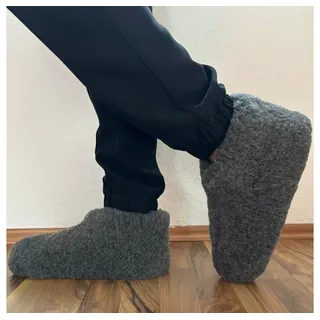 Home & Joy Montreal Hüttenschuhe (aus Schaf-Wolle weich & warm gefüttert bequem atmungsaktiv rutschfest) hohe Winter Hausschuhe geschlossen Lamm-Fell Woll-Socken Schur-Wolle grau 48 EU