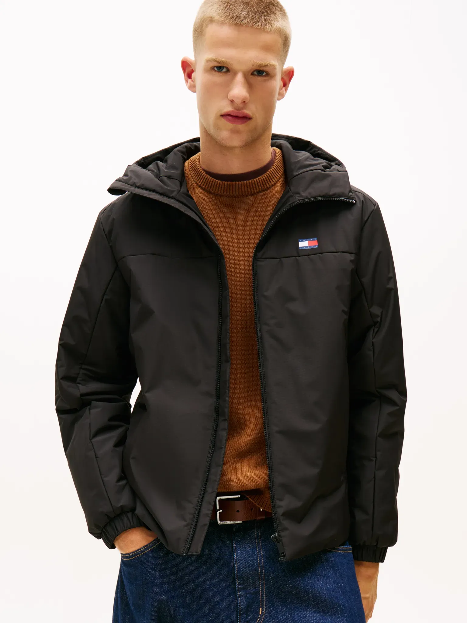 Outdoorjacke TOMMY JEANS, Herren, Gr. XL, schwarz, Web, Obermaterial: 100% Polyester, unifarben, regular fit normal, hoch geschlossener Ausschnitt, elastischer Bund, Jacken Outdoorjacke, Freizeitjacke, Übergangsjacke, Regular Fit, Kapuze
