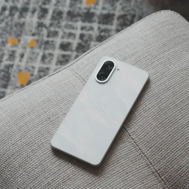 OnePlus Nord CE 5 5G Smartphone MediaTek Dimensity 8350 Apex 6,77 Zoll AMOLED-Display 5200 mAh 80 W SUPERVOOC 50 MP Sony-Kamera OlS