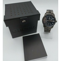 Diesel Uhr für Herren / Armbanduhr / Farbe Grau / ARMBAR / DZ1768