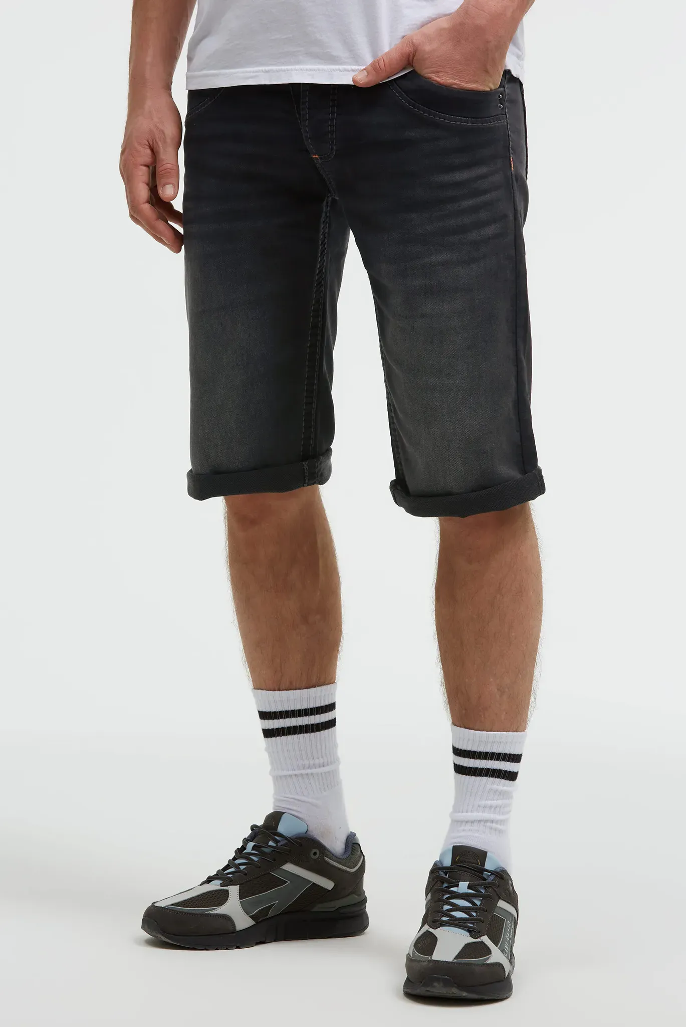 Jeansshorts CAMP DAVID, Herren, Gr. 32, Kurz, schwarz, Sweatware, Material: 68% Baumwolle, 16% Polyester, 14% Lyocell, 2% Elasthan, Zusatz: Enthält nichttextile Teile tierischen Ursprungs (Badge), unifarben, regular fit, Jeans Jeansshorts, mit normaler Leibhöhe