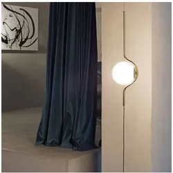 le vita, goldene metall-stehleuchte mit deckenhaken und gewicht am fuß, faro barcelona