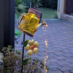 LED Solar Gießkanne mit Wasserfall Lichterkette - Gelbes Solarglas mit Libelle -...