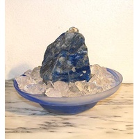 Troester's Brunnenwelt Zimmerbrunnen Lapis Lazuli mit Pumpe, Licht und Bergkristall-Chips, Quellstein aus echtem Lapis Lazuli (Blue Note)