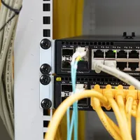 Kwmobile 50x M6 Käfigmuttern aus Stahl - für 10"
