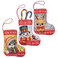 Riolis Kreuzstich Stickpackung Weihnachtsstrümpfe klein, 3er-Set, Zählmuster, a 11x15cm